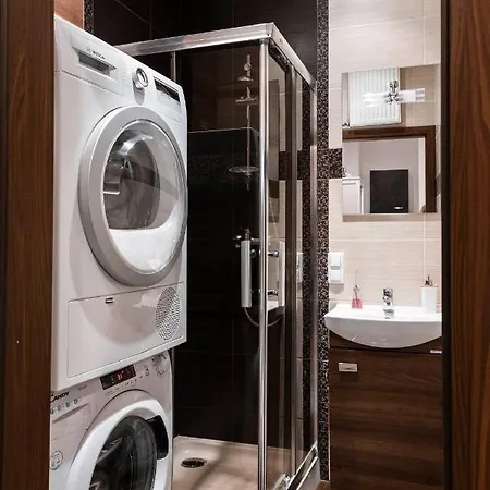 Clicktheflat Royal Route Warecka *