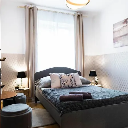 Clicktheflat Royal Route Warecka * Varsó