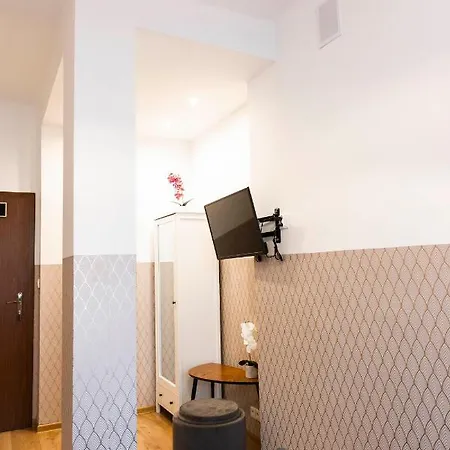 Clicktheflat Royal Route Warecka