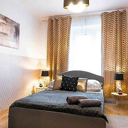 Clicktheflat Royal Route Warecka *