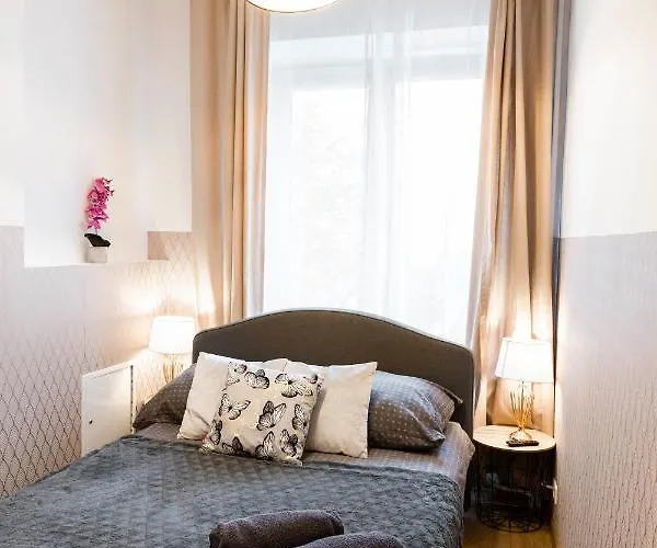 Clicktheflat Royal Route Warecka Hostel Warszawa