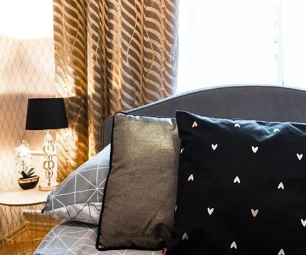 Clicktheflat Royal Route Warecka