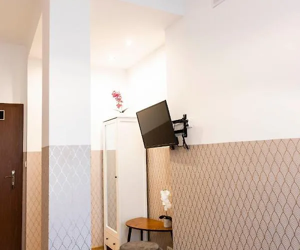 Clicktheflat Royal Route Warecka