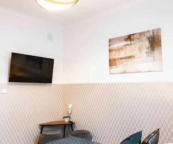 Clicktheflat Royal Route Warecka Hostel