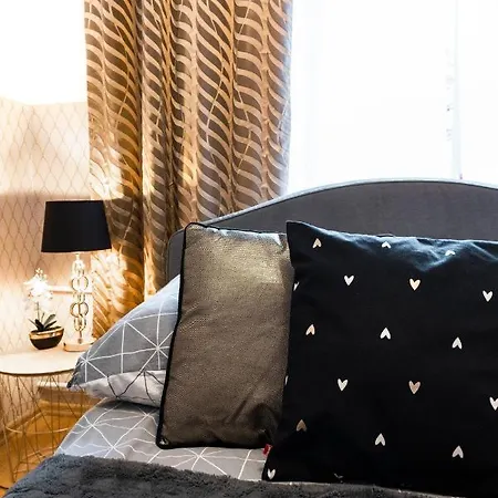 Clicktheflat Royal Route Warecka