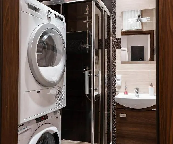 Clicktheflat Royal Route Warecka *